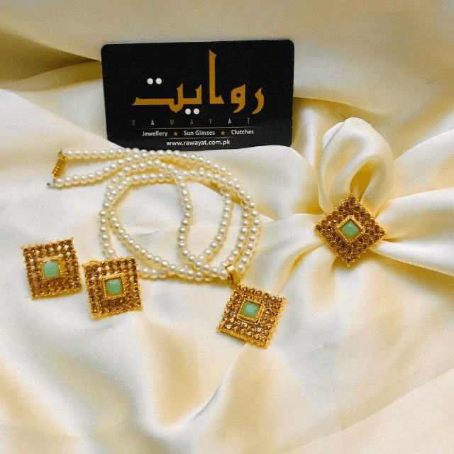 Gold Platted 'Locket Set'