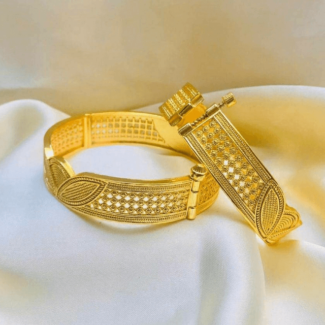 Openable Kara